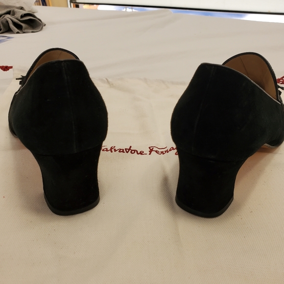 Ferragamo black swade shoes with duster bag - Picture 5 of 5